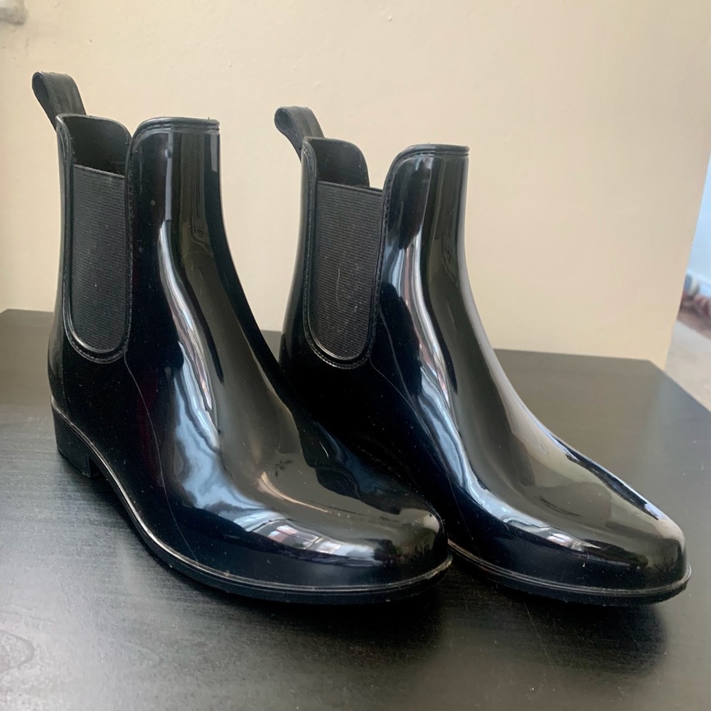 Black rain boots size 6